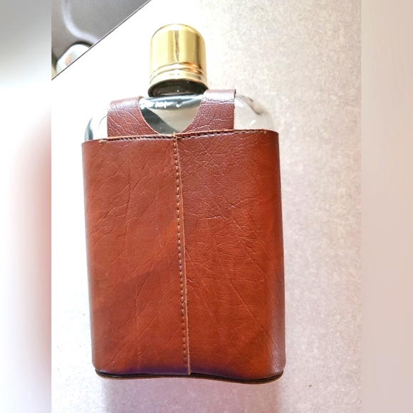 Vintage Flask🍸🍷🍹 - Picture 6 of 11